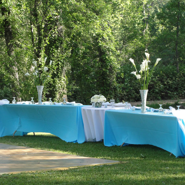 round and rectangular tables in an outdoor setting