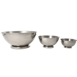 Stainless bowls in small, medium and extra large sizes.
