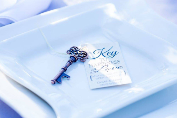 Wavy Square china is the 'key' to this place setting